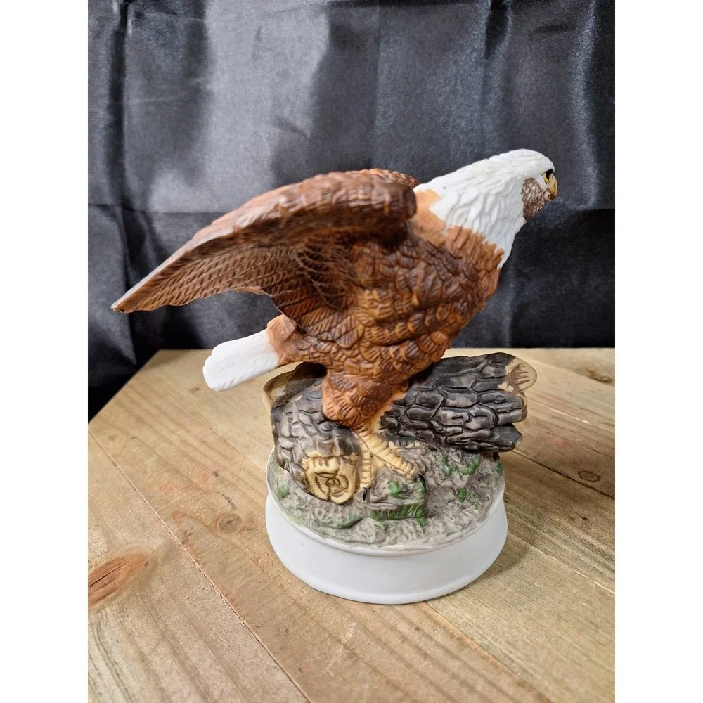 Royal Heritage Americana - Birds in Flight - Bald Eagle Figurine Limited Series